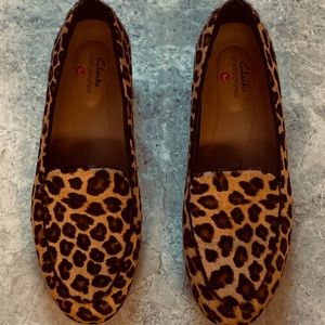 Clarks Un Blush Ease leopard calf hair loafers